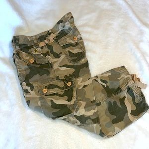 EUC Converse Camouflaged Capris